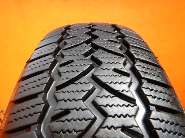 ＭＯＭＯ　Ｗ３　215/65Ｒ16　4本　（厚木店）