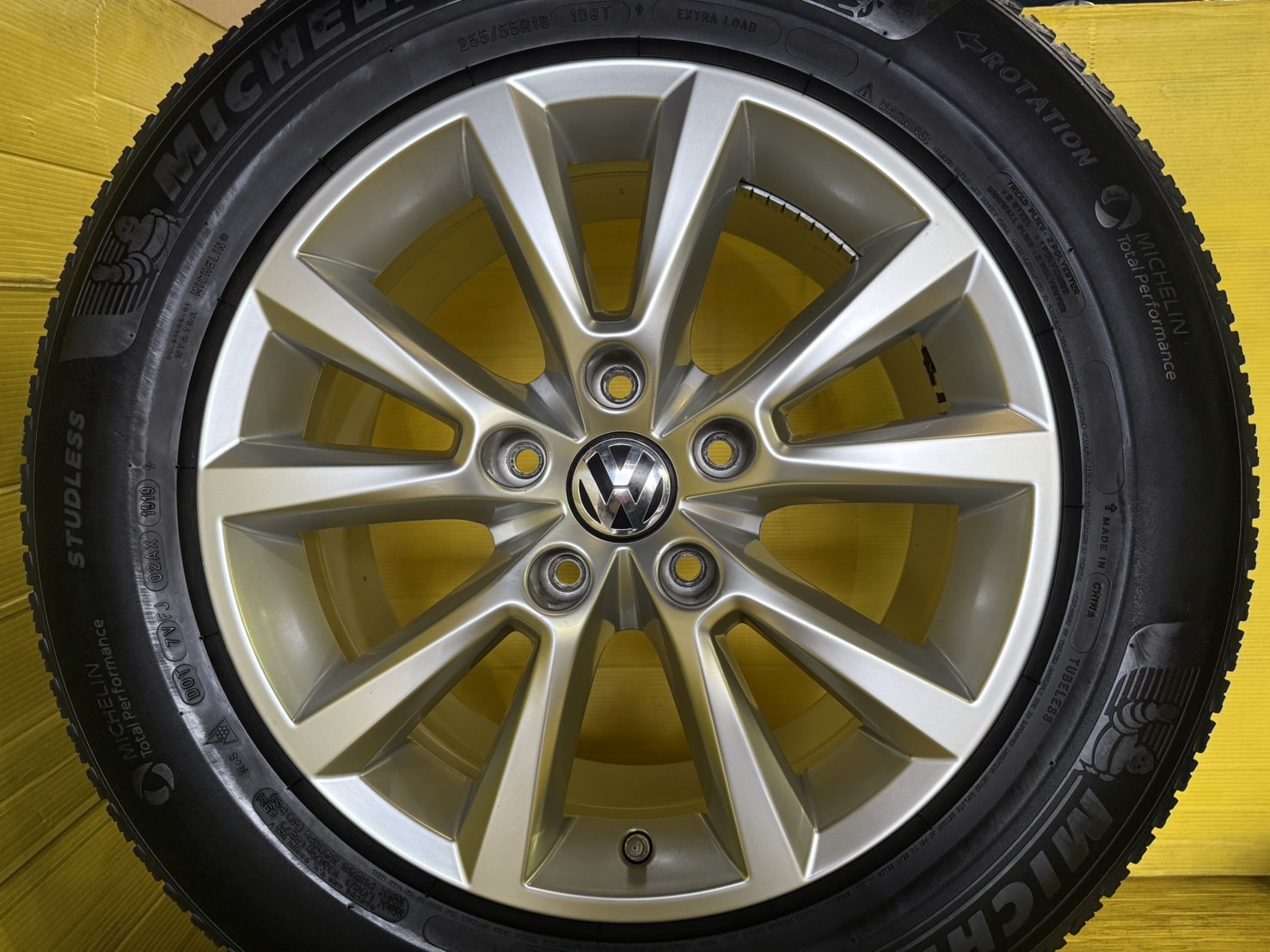VW フォルクスワーゲン トゥアレグ純正　（厚木店）