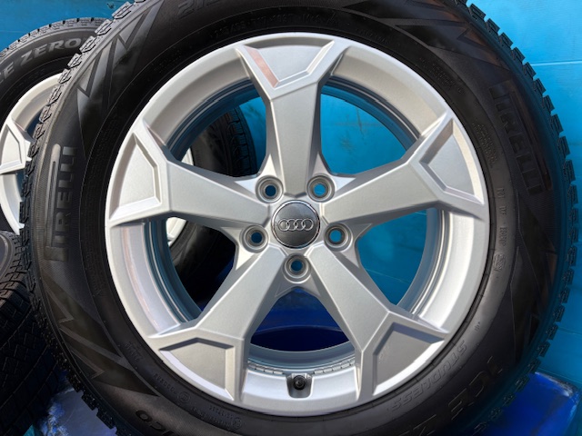 アウディQ3純正（都筑店）